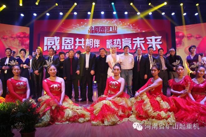 各位領(lǐng)導(dǎo)、嘉賓及公司領(lǐng)導(dǎo)與演員合影留念.jpg